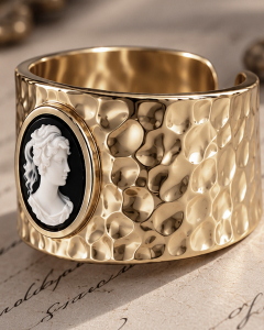Preview: Gehämmerter Vintage Ring, Breiter Goldring Damen, Statement Ring, Kamee Ring Gold, Viktorianischer Stil, Besondere Geschenke für Sie